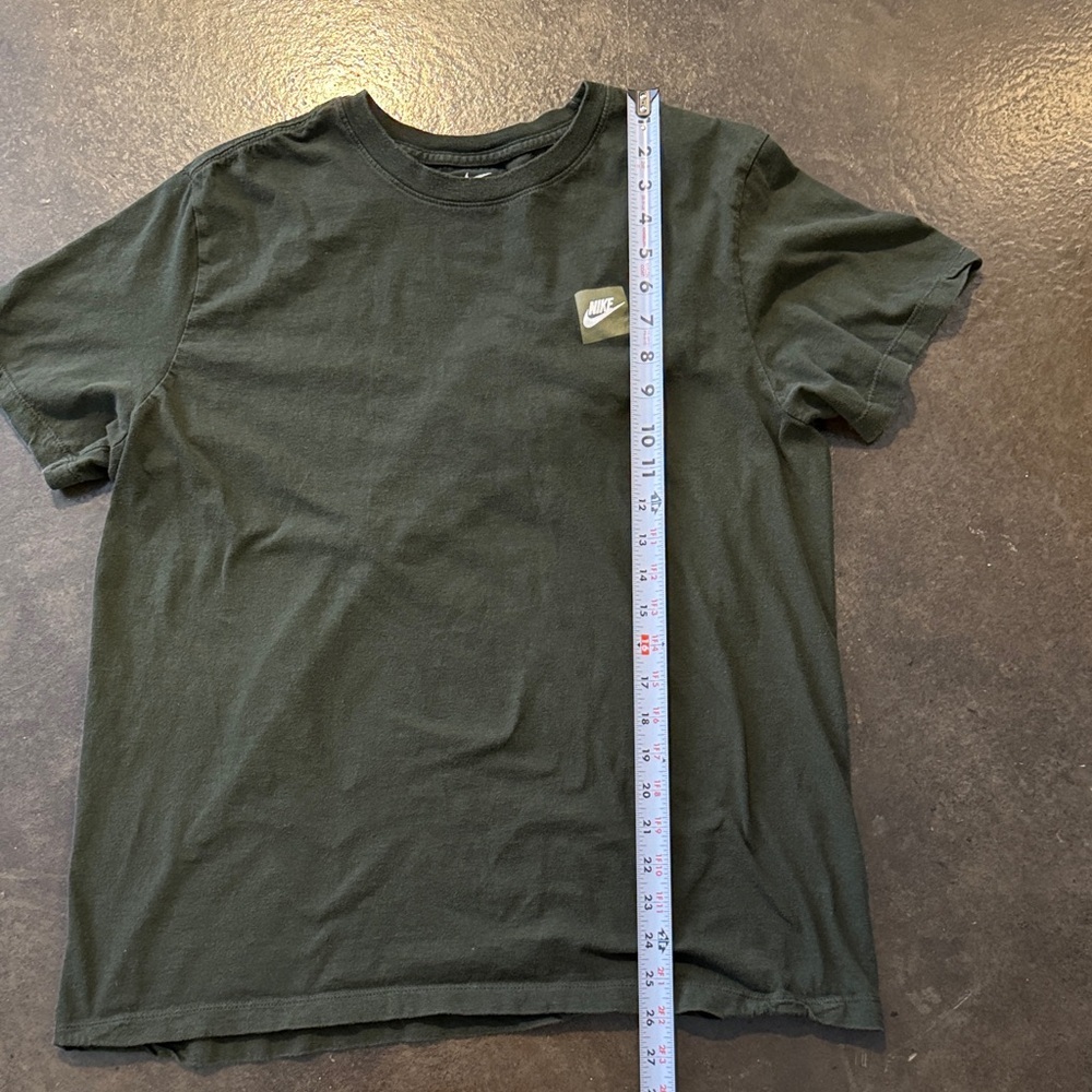 Nike Men's Olive Green Box Logo Graphic T-Shirt Large - Picture 6 of 6